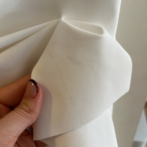 Chiara Boni La Petite Robe Off shoulder white midi dress. - Picture 6 of 9